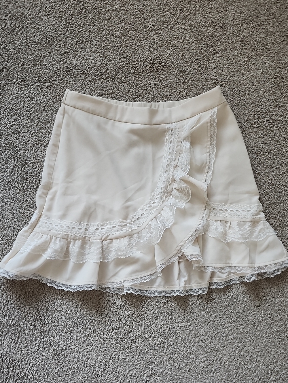 SHEIN Cream Lace-Trim Ruffle Mini Skirt